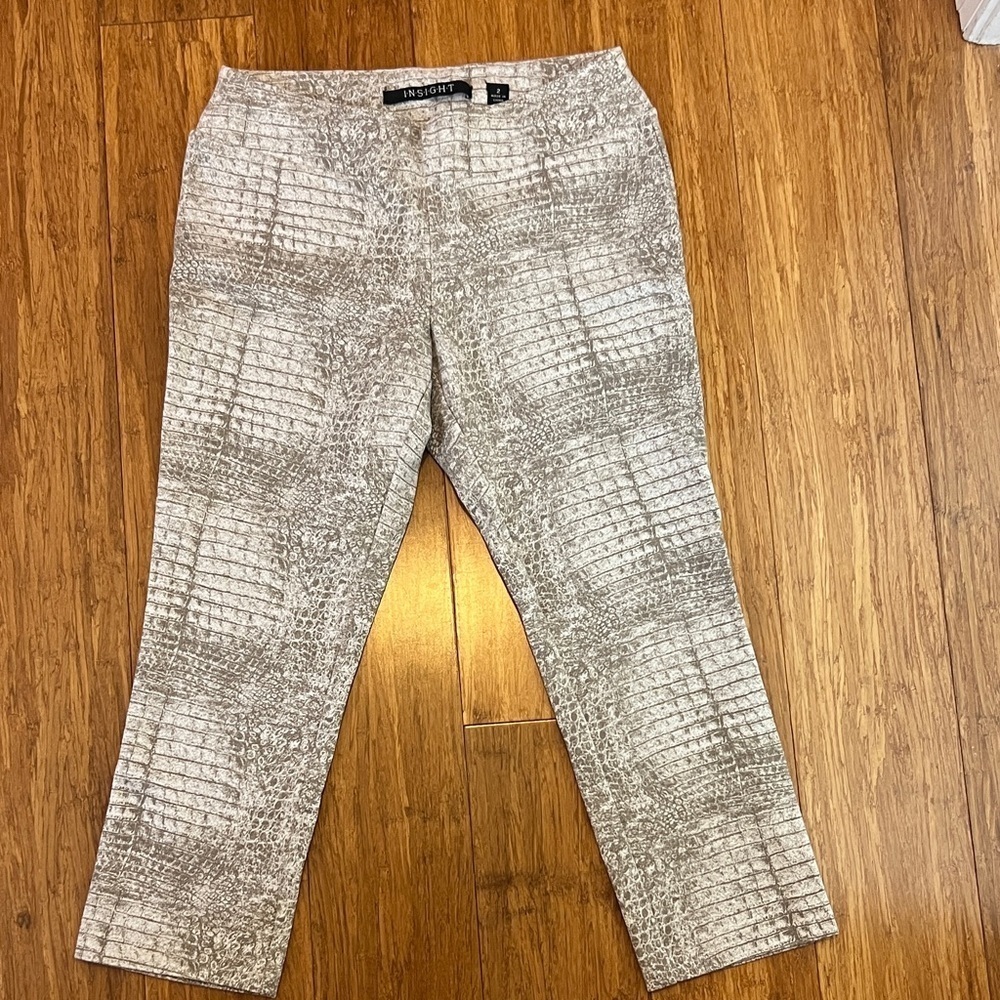 INSIGHT cropped leggings/pants, size 2, tan & white, Like new!